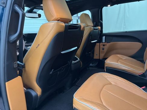 Used 2023 Chrysler Pacifica Pinnacle image 19