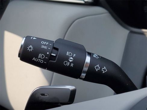 New 2026 Land Rover Range Rover Velar Dynamic SE image 17