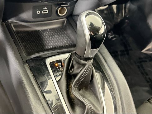 Used 2019 Nissan Rogue SV image 16