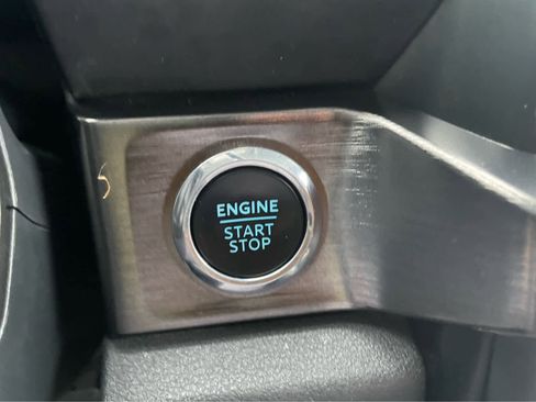 Used 2023 Ford F250 Lariat w/ Chrome Package image 22