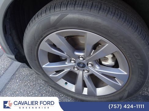 Used 2022 Ford Explorer XLT w/ Equipment Group 202A RWD image 16