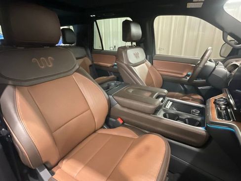 Used 2025 Ford Expedition King Ranch image 16