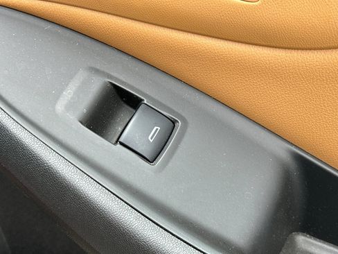 Used 2017 Chevrolet Volt Premier w/ Driver Confidence II Package image 22