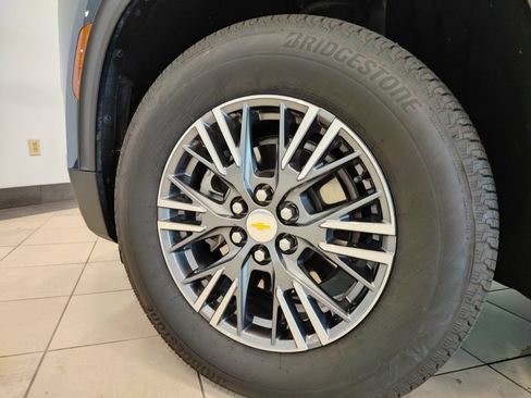 Used 2026 Chevrolet Traverse LT AWD/4WD image 9
