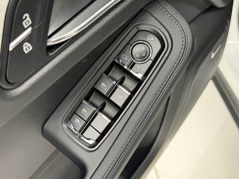 Certified 2026 Porsche Macan AWD/4WD image 30