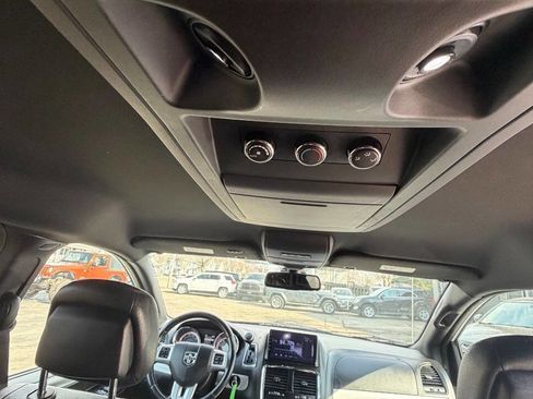 Used 2018 Dodge Grand Caravan GT FWD image 39