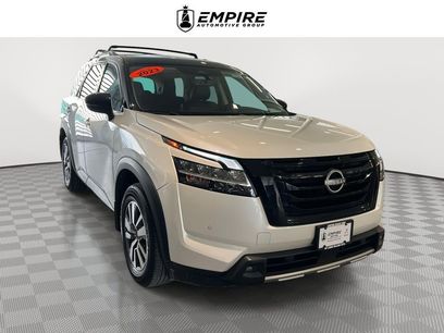 Used 2023 Nissan Pathfinder SL w/ Black Appearance Package