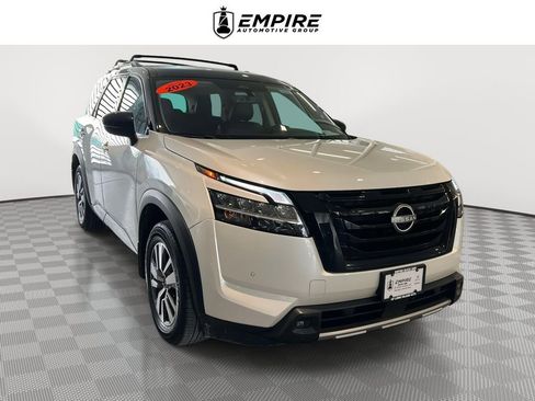 Used 2023 Nissan Pathfinder SL w/ Black Appearance Package AWD/4WD image 1