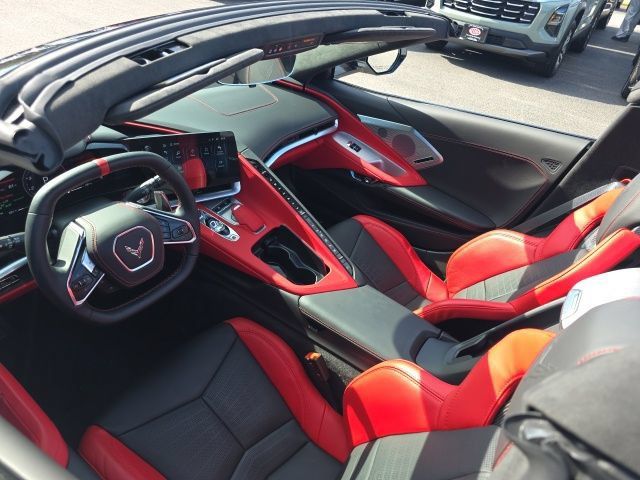 Used 2024 Chevrolet Corvette Stingray Premium Conv w/ Z51 Performance Package RWD image 17