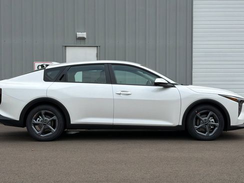 New 2026 Kia K4 FWD image 3