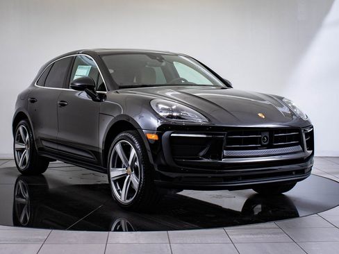 Certified 2025 Porsche Macan image 10