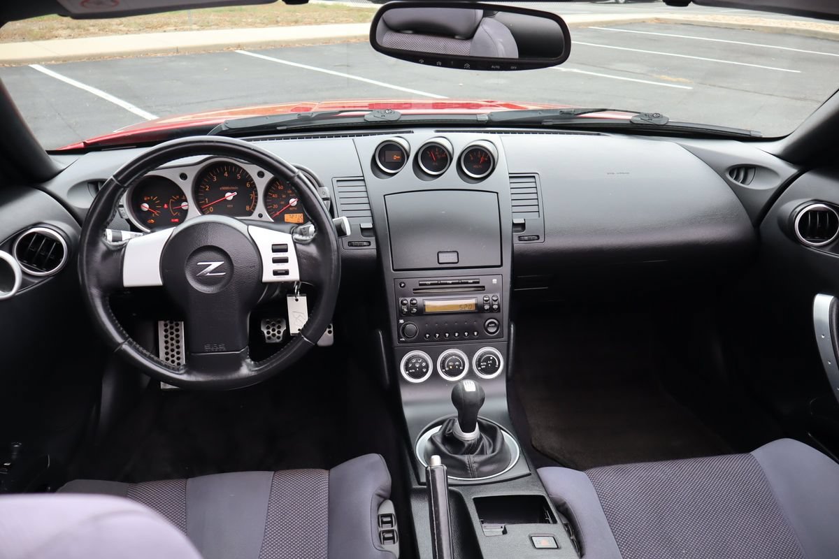 Used 2004 Nissan 350Z Enthusiast RWD image 29