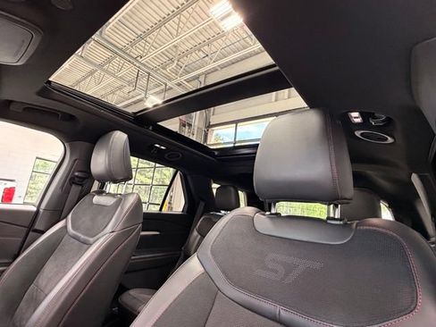 Used 2025 Ford Explorer ST AWD/4WD image 25