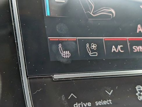 Used 2019 Audi Q8 Prestige image 17