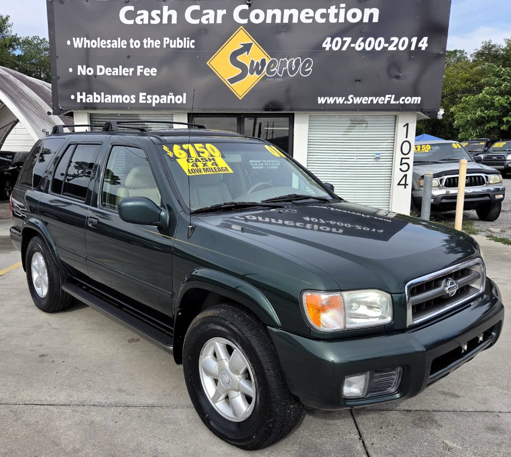 Used 2001 Nissan Pathfinder LE AWD/4WD image 1