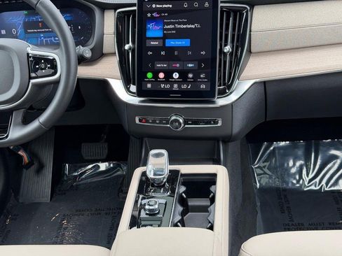 Certified 2026 Volvo XC90 B6 Plus AWD/4WD image 15