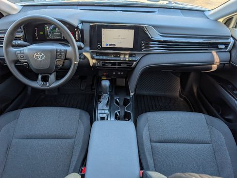 Used 2026 Toyota Camry LE image 4