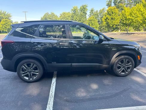 Used 2021 Kia Seltos S AWD/4WD image 3