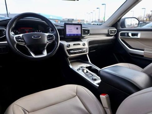 Used 2022 Ford Explorer XLT w/ Equipment Group 202A image 34