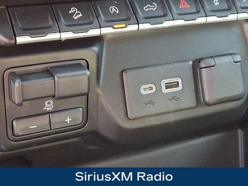 Used 2021 Chevrolet Silverado 1500 RST AWD/4WD image 17