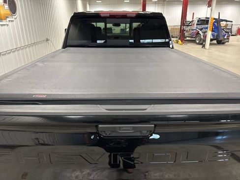 Used 2025 Chevrolet Silverado 2500 High Country w/ Midnight Edition AWD/4WD image 9