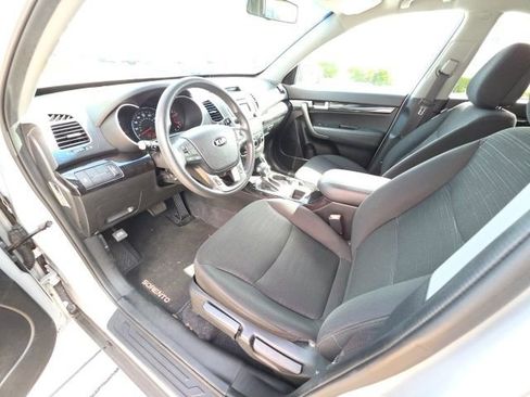 Used 2014 Kia Sorento LX image 12