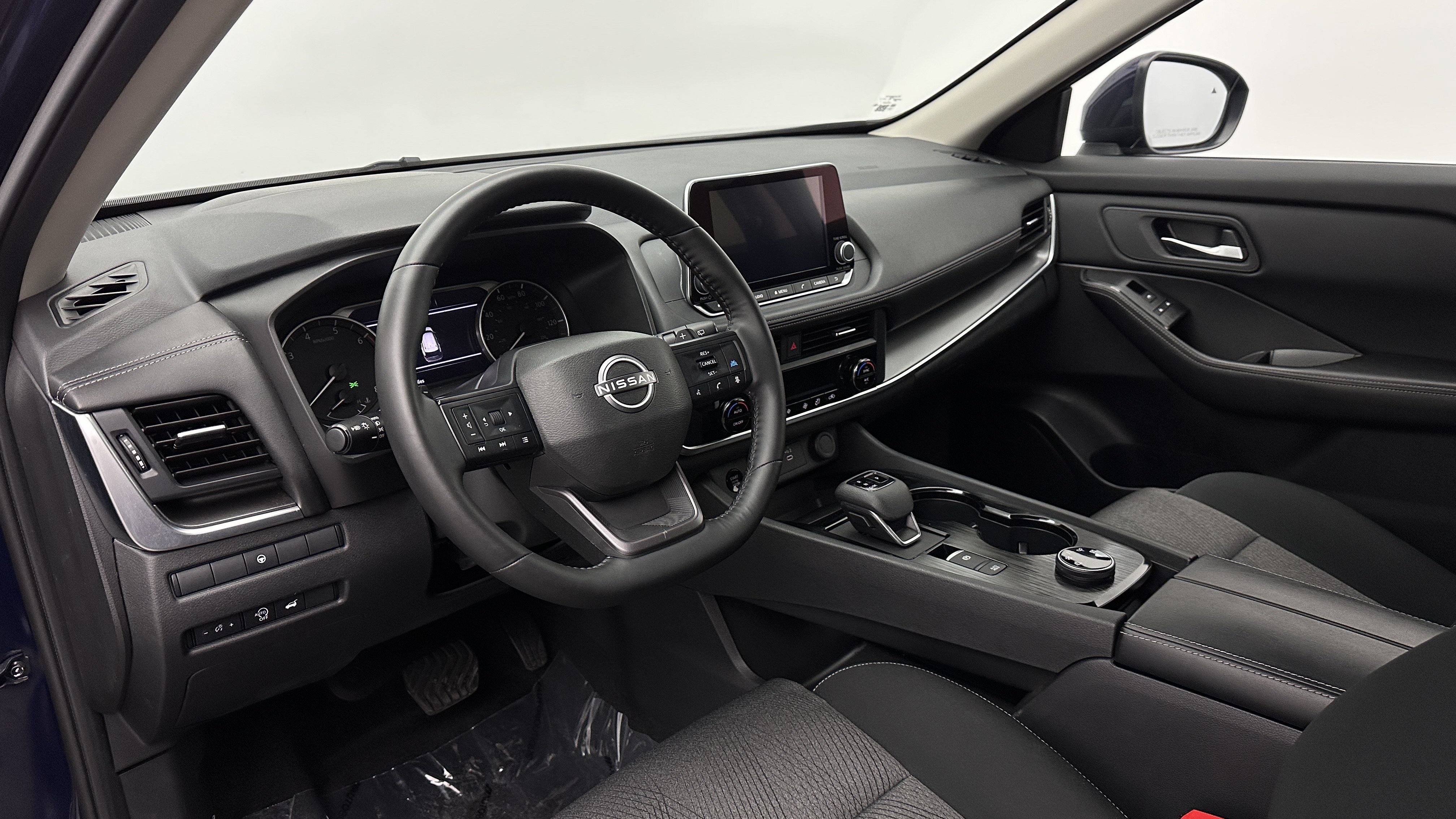 Used 2025 Nissan Rogue SV AWD/4WD image 8