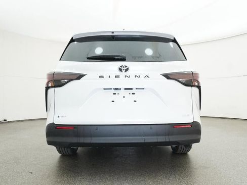 New 2026 Toyota Sienna XLE image 23