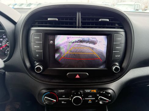 Used 2022 Kia Soul LX image 15