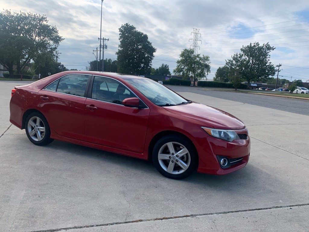 Used 2012 Toyota Camry SE FWD image 4
