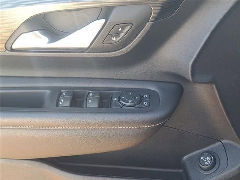 Used 2024 GMC Terrain SLT image 16