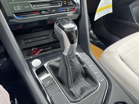 New 2026 Volkswagen Taos SE FWD image 20