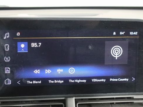 Used 2025 Chevrolet Trax LT w/ LT Convenience Package image 31