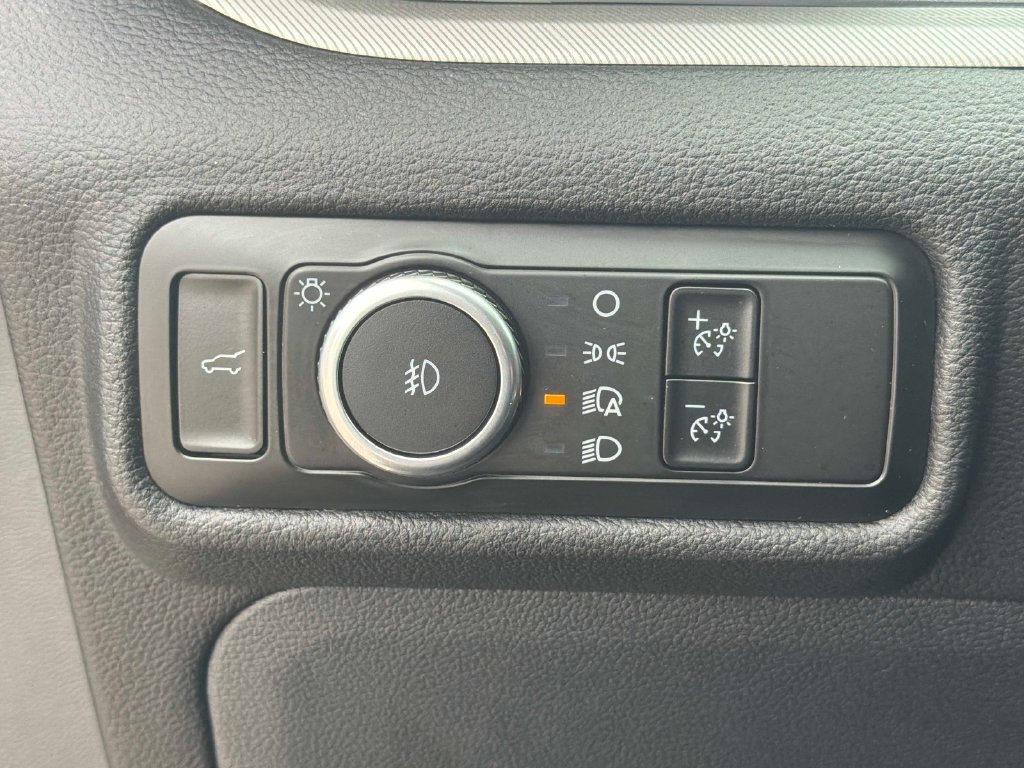 Used 2024 Ford Explorer XLT w/ Equipment Group 202A AWD/4WD image 34