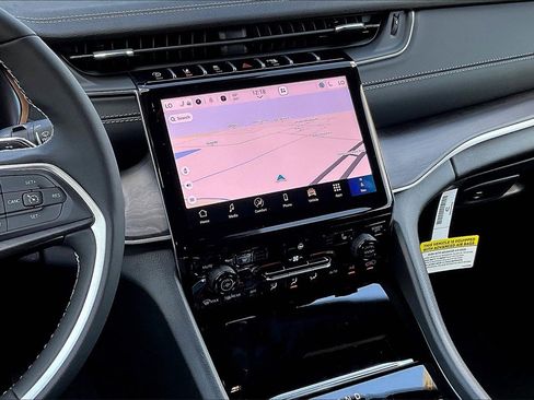 New 2025 Jeep Grand Cherokee Limited w/ Black Appearance Package image 7