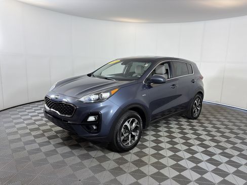 Used 2020 Kia Sportage LX AWD/4WD image 2