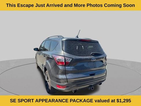 Used 2018 Ford Escape SE w/ SE Sport Appearance Package FWD image 5