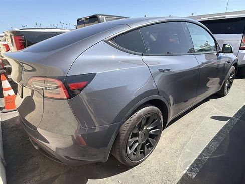 Used 2023 Tesla Model Y Long Range AWD/4WD image 2