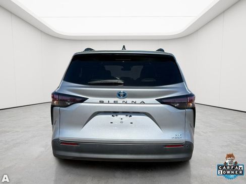 Used 2024 Toyota Sienna XLE FWD image 6