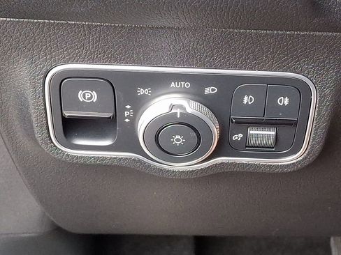 Used 2024 Mercedes-Benz GLB 250 4MATIC image 28