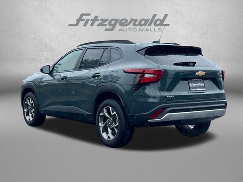 Used 2025 Chevrolet Trax LT FWD image 9