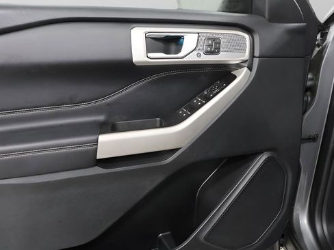 Used 2022 Ford Explorer Limited image 22