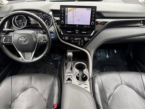 Used 2021 Toyota Camry XLE w/ Navigation Upgrade Package image 15