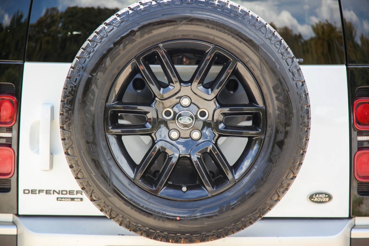 Used 2020 Land Rover Defender 110 SE AWD/4WD image 18