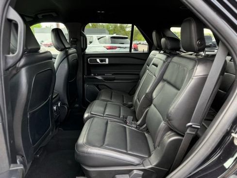 Used 2020 Ford Explorer XLT w/ Equipment Group 202A AWD/4WD image 14
