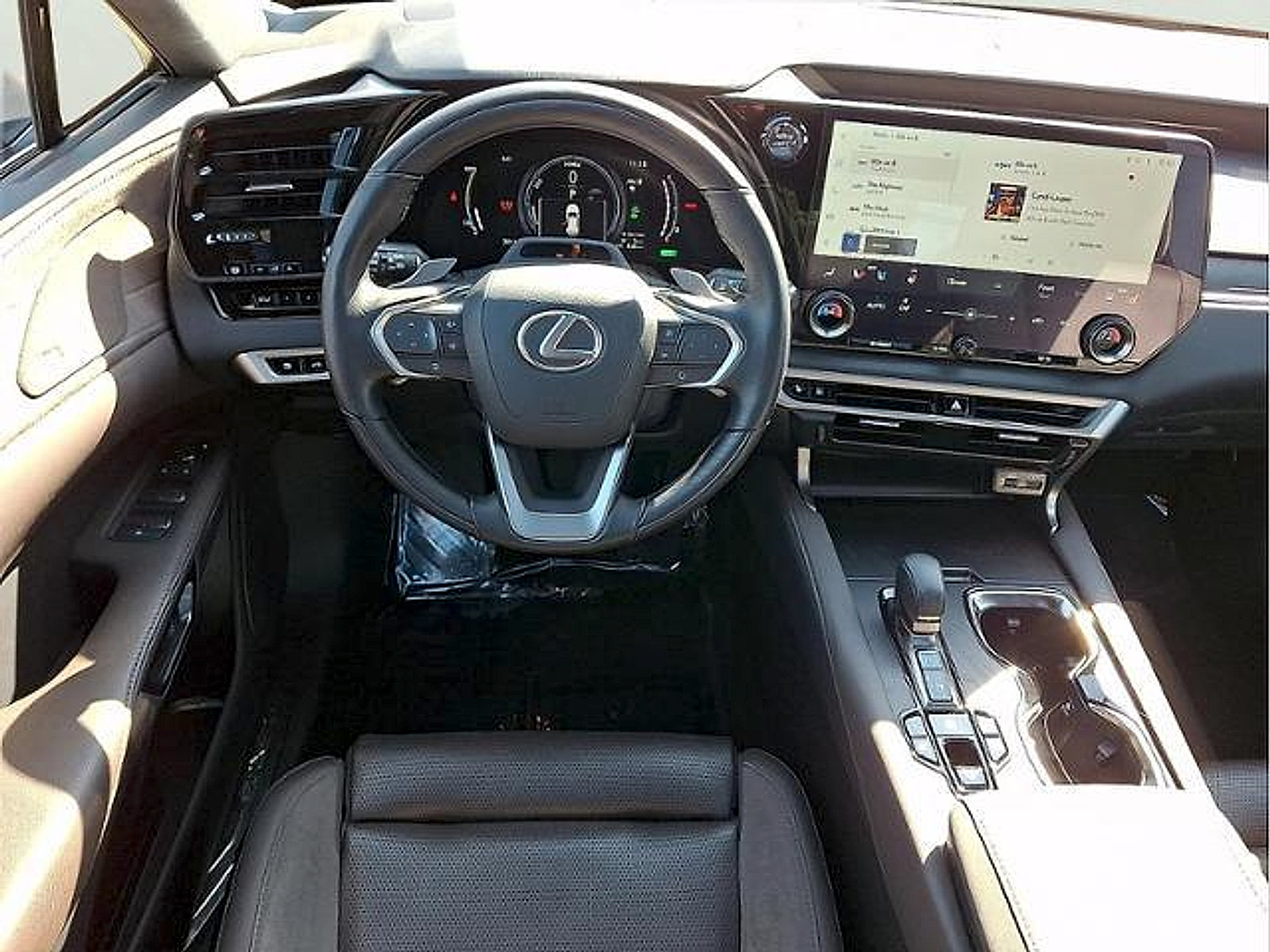Certified 2024 Lexus RX 450h AWD w/ Convenience Package image 10