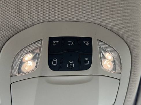 Used 2023 Chrysler Voyager LX FWD image 12