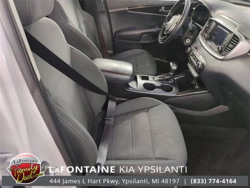 Used 2020 Kia Sorento LX w/ LX I4 Convenience Package image 26