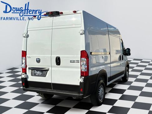 Used 2024 RAM ProMaster 2500 w/ Convenience Group image 5