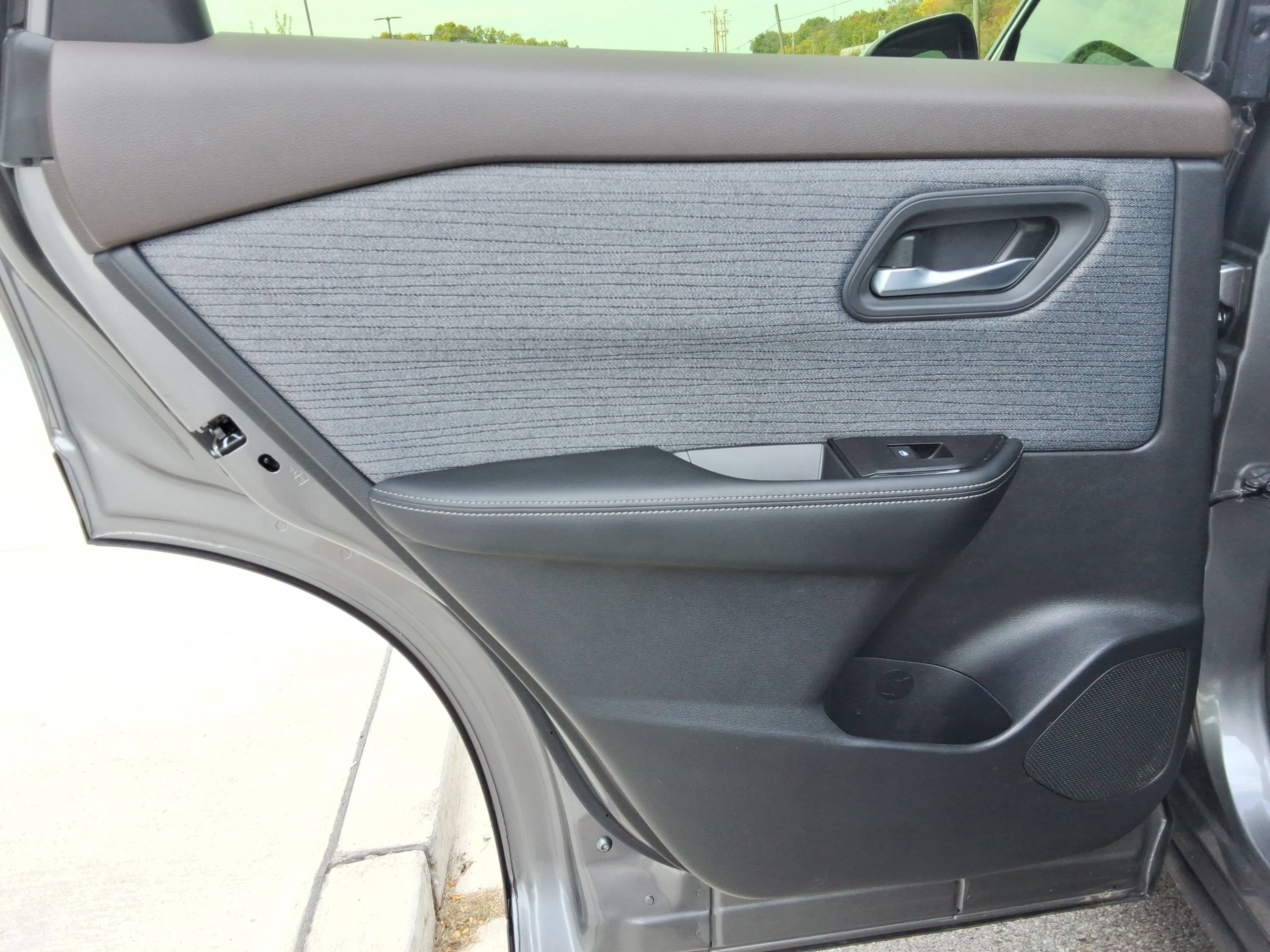 Used 2023 Nissan Rogue SV AWD/4WD image 36